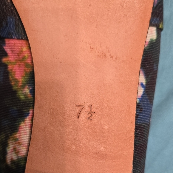 Seychelles Black Slip-On Loafers with Classic Silhouette - Picture 10 of 11